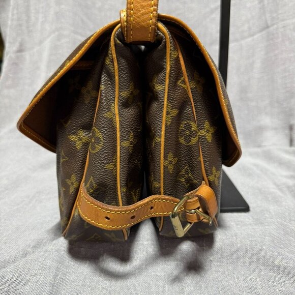 **Authentic** Louis Vuitton Saumur 30 - Picture 7 of 15
